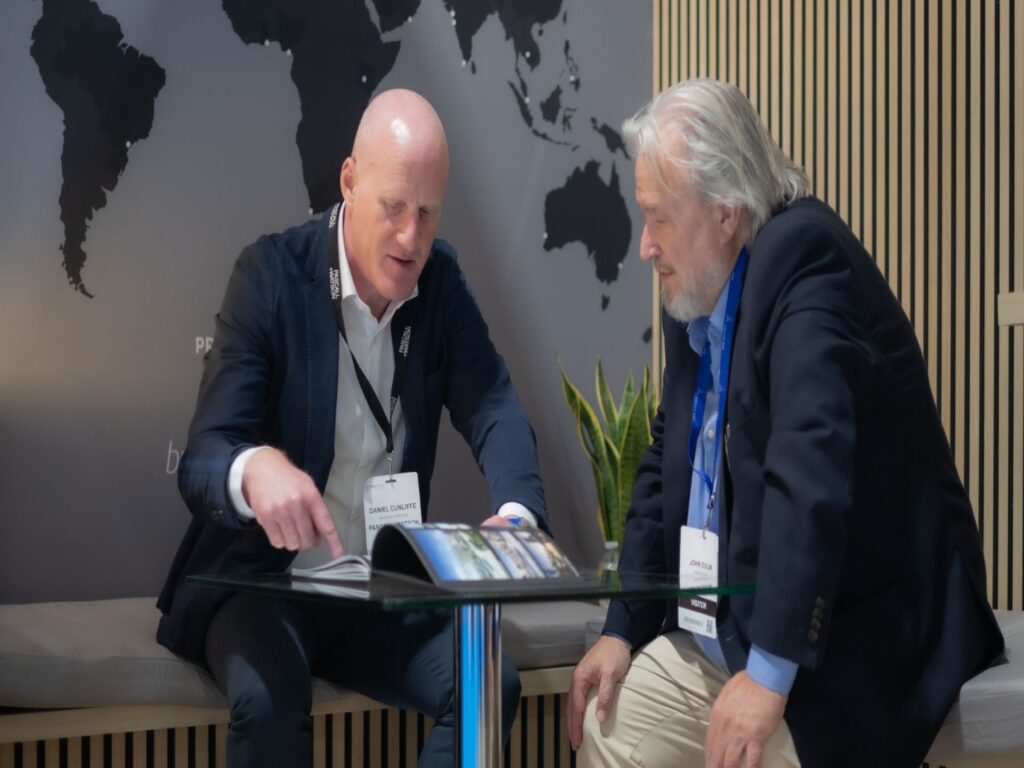 Pascall+Watson – Hybrid stand design